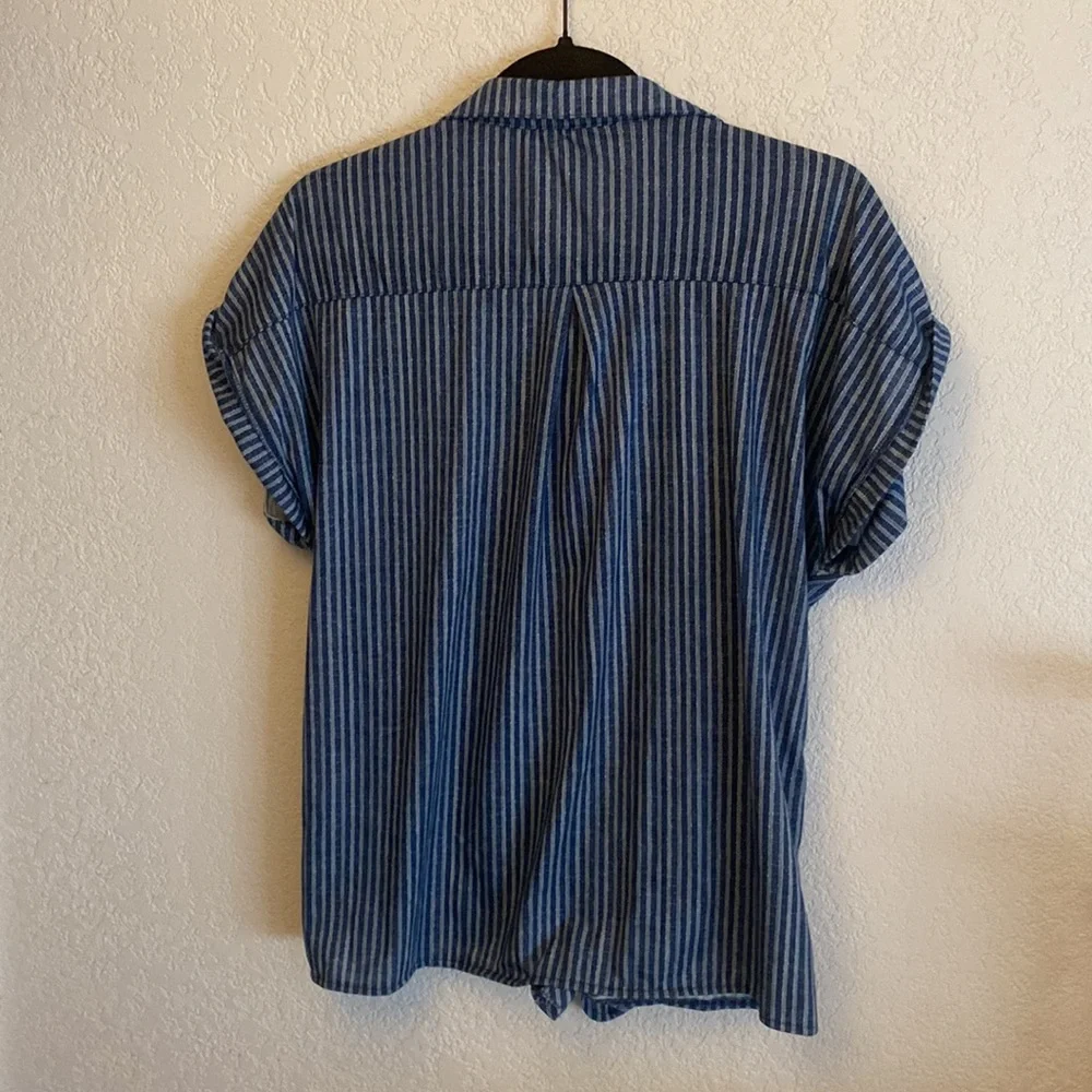 Eden & Olivia front tie button up shirt size medium - Picture 2 of 5